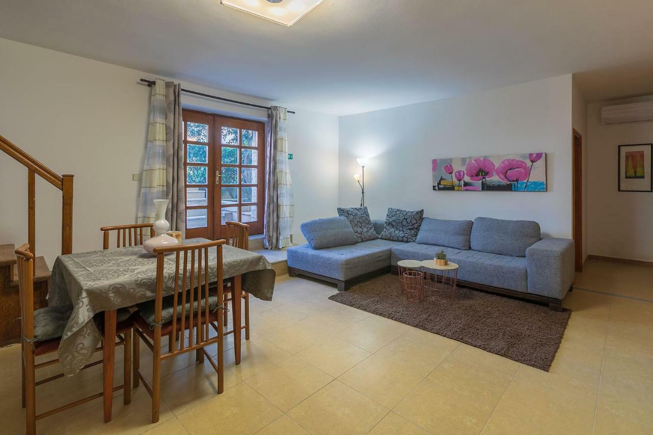 Polias Apartment Пула Екстер'єр фото