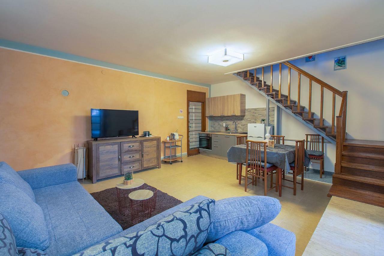 Polias Apartment Пула Екстер'єр фото